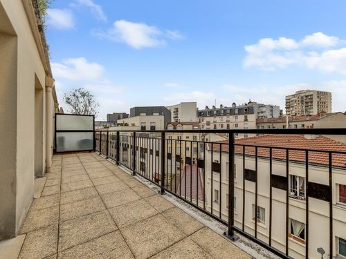 A St Ouen , Métro Garibaldi, grand F3 avec terrasse 20 m²