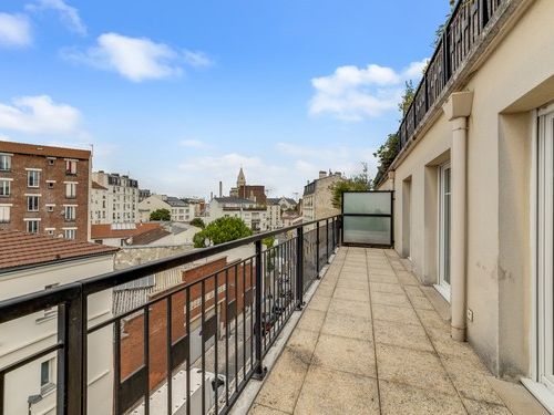 F3 avec belle terrasse a Saint-Ouen Quartier Garibaldi