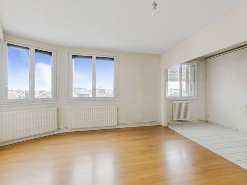 Saint Ouen, Quartier Garibaldi , grand F2 au 6ème étage
