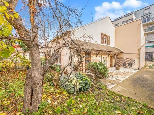 Petit pavillon ouvrier a Stains, avec son beau jardin de 300 m²