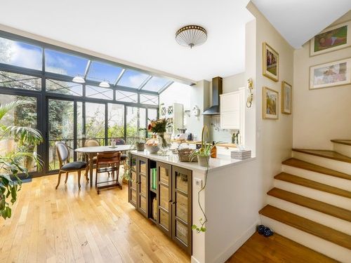 a st denis, limite st ouen, tres belle maison de ville avec son jardin privé